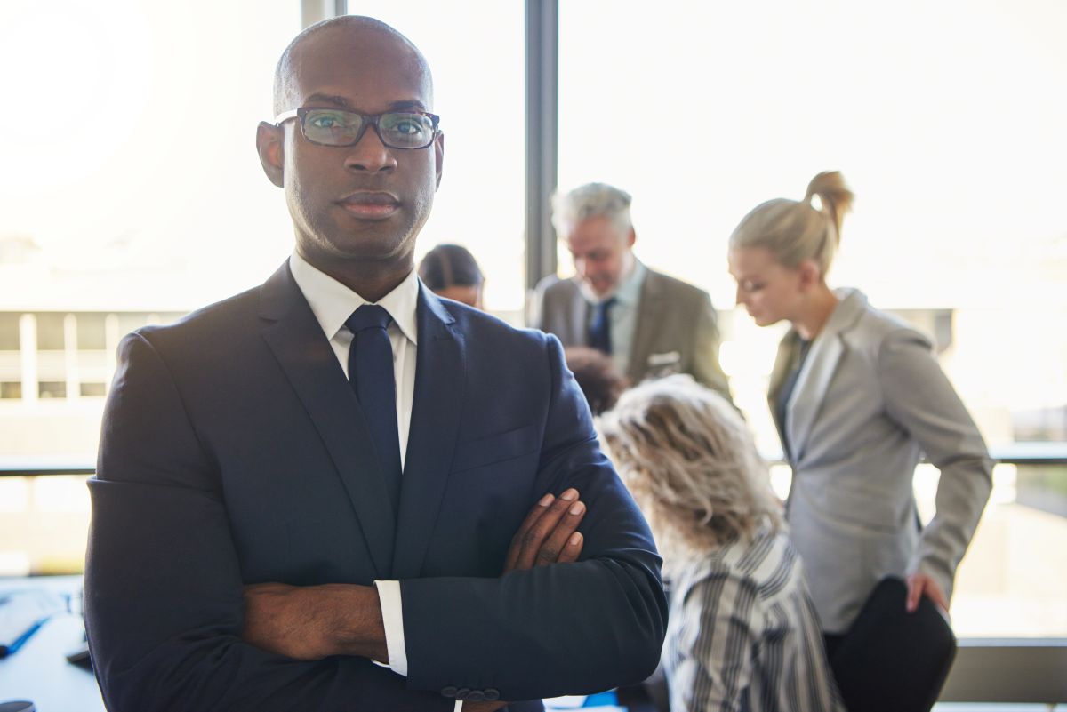 Un manager de transition fixe la caméra